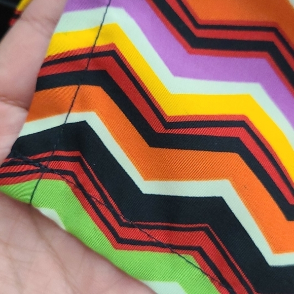 Vintage Jordan Woman Multicolored Chevron Top - Picture 2 of 6